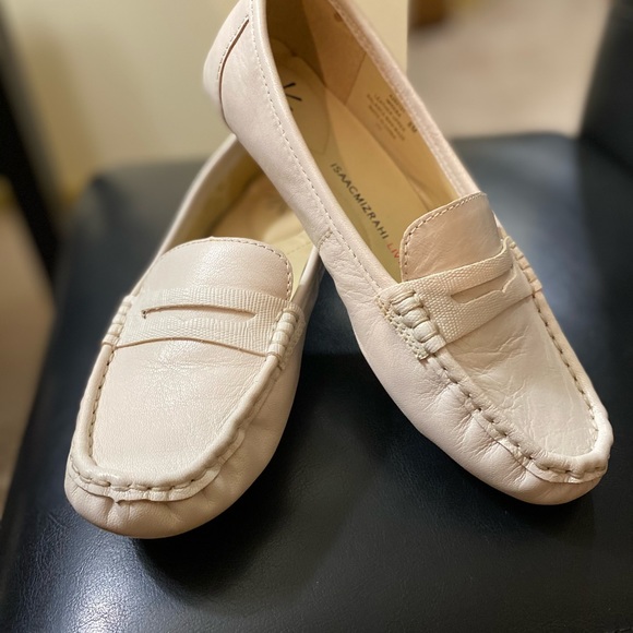 ISAAC MIZRAHI “ Reba” size 8 white leather woman’s loafer - Picture 3 of 10